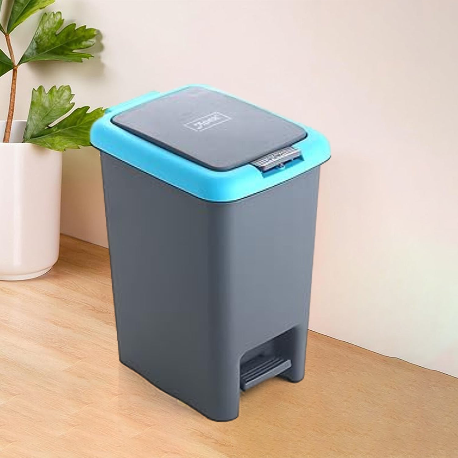 Hands-Free Operation, Compact Design 6.5 Liters (1 Pc / Mix Color)
