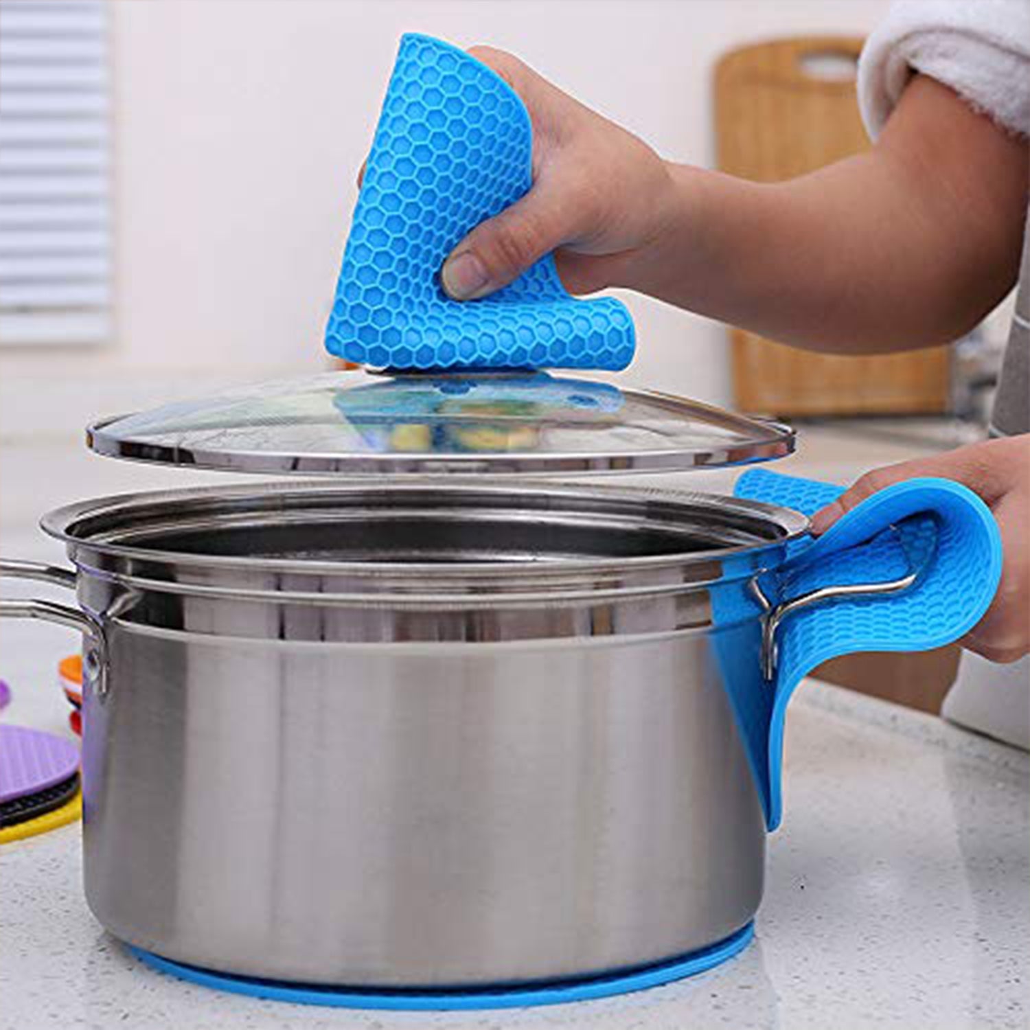 4 Pc Silicon Hot Mat For Placing Hot Vessels And Utensils Over It Easily Without Having Any Visible Marks On Surfaces. - Bhavnagar Deodap