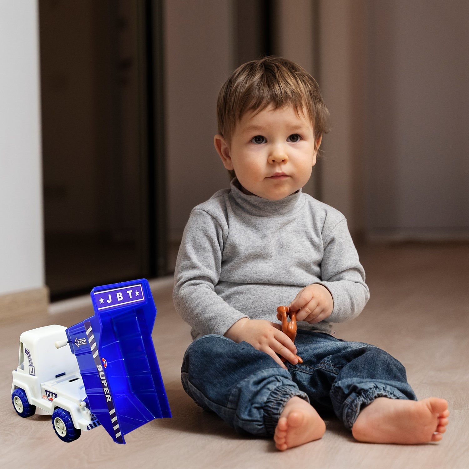 MINIATURE SCALED MODELS TRUCK