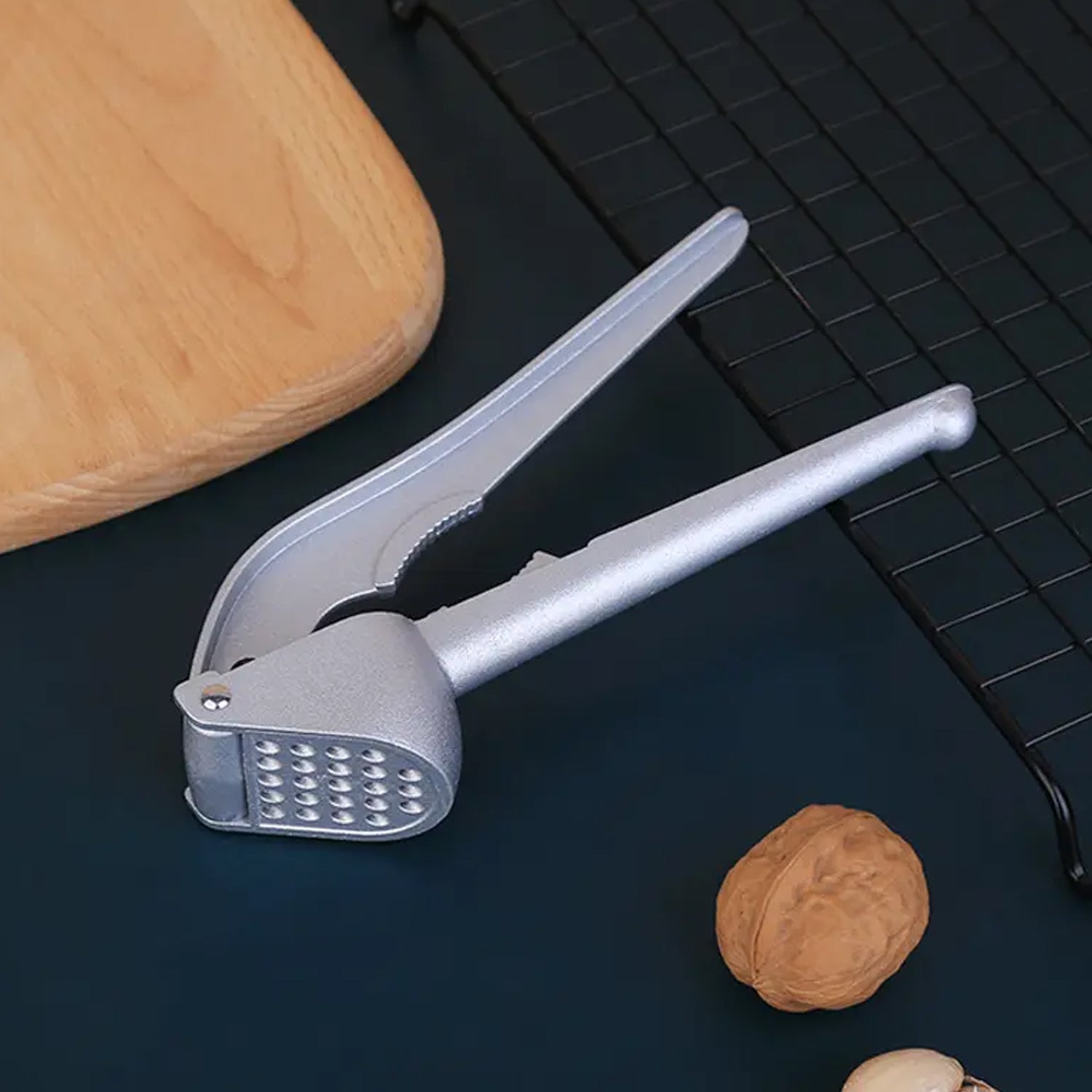 Garlic Press All Aluminum Easy to Use with Light Weight without Difficulty Cooking Baking, Kitchen Tool, Dishwaher Safe - Bhavnagar Deodap