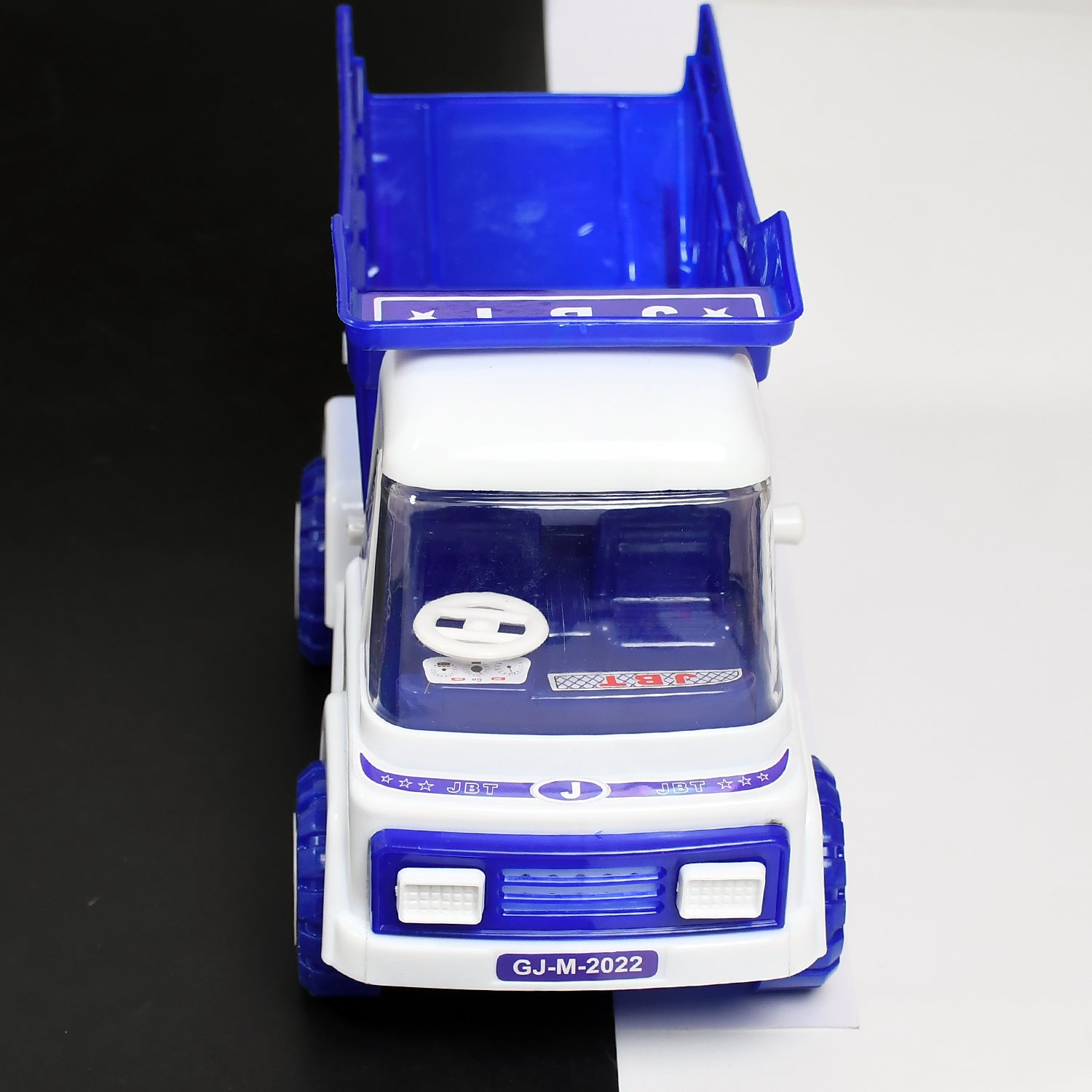 MINIATURE SCALED MODELS TRUCK