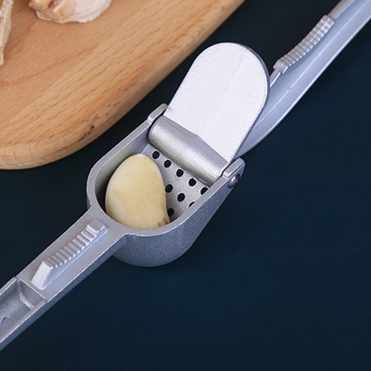 Garlic Press All Aluminum Easy to Use with Light Weight without Difficulty Cooking Baking, Kitchen Tool, Dishwaher Safe - Bhavnagar Deodap