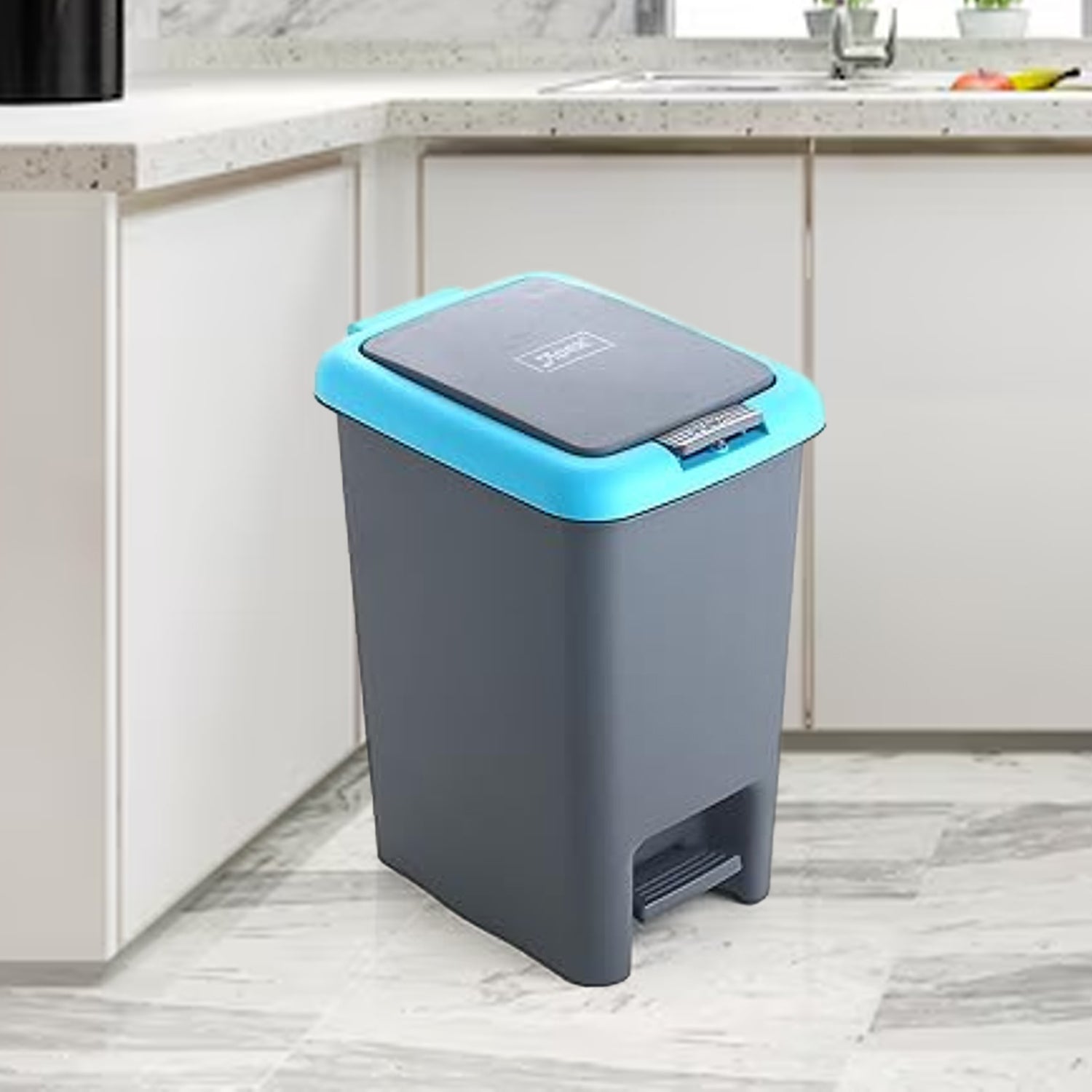 Hands-Free Operation, Compact Design 6.5 Liters (1 Pc / Mix Color)