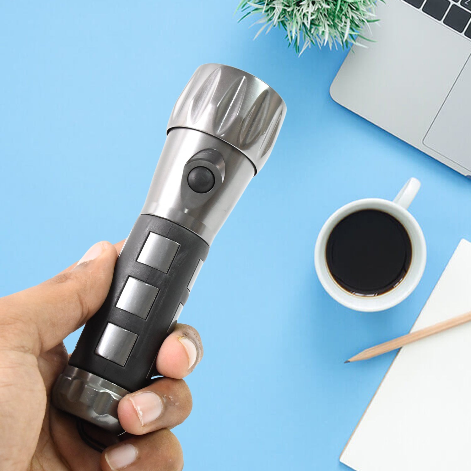 Aluminium Led/Xenon rubber grip Handtourch (3*1.5V AAA batteries / Not Included) - Bhavnagar Deodap
