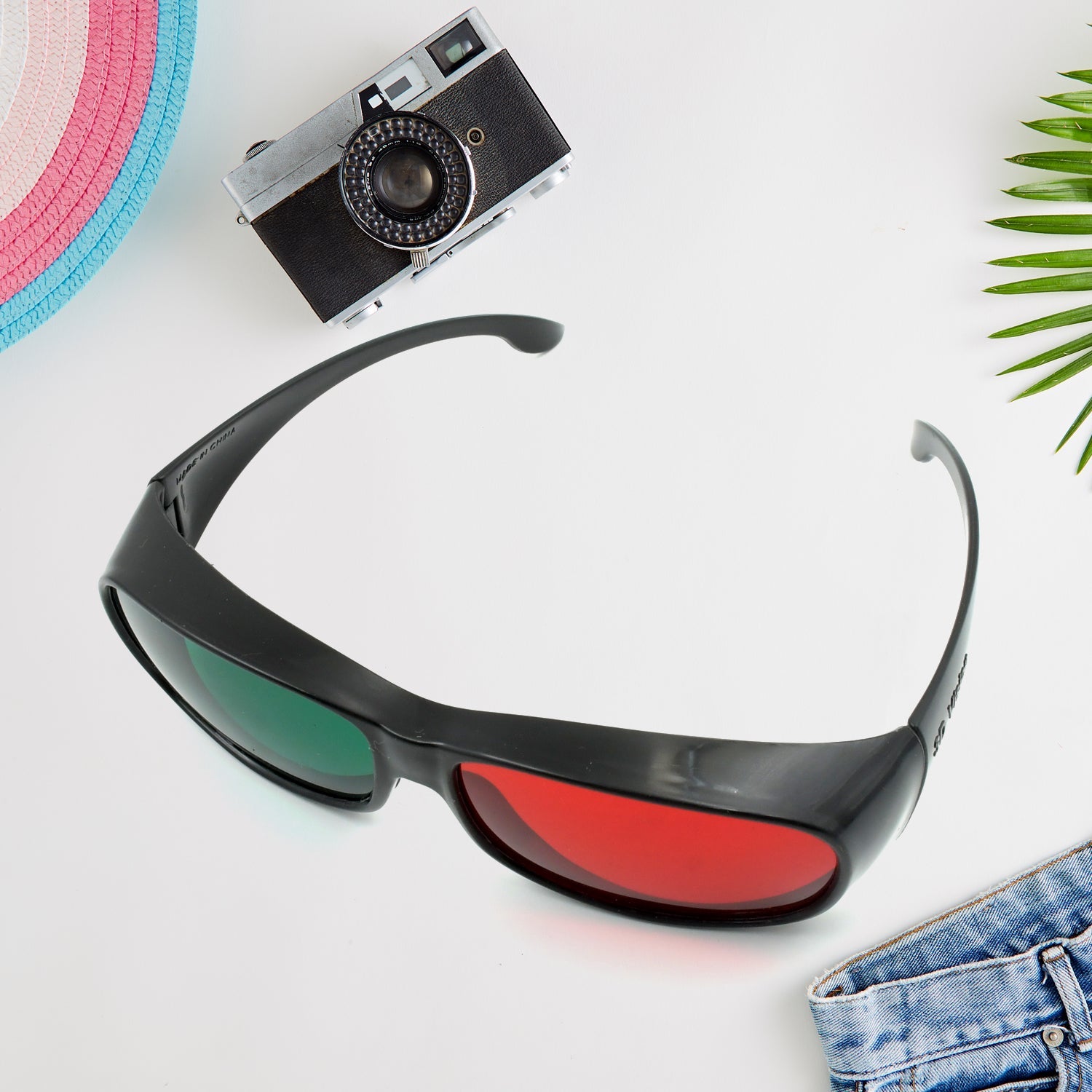 UV Protected Sunglasses,  classic Sunglasses for Men & Women, Lightweight, Both Outdoor and Indoor Use (1 Pc ) - Bhavnagar Deodap