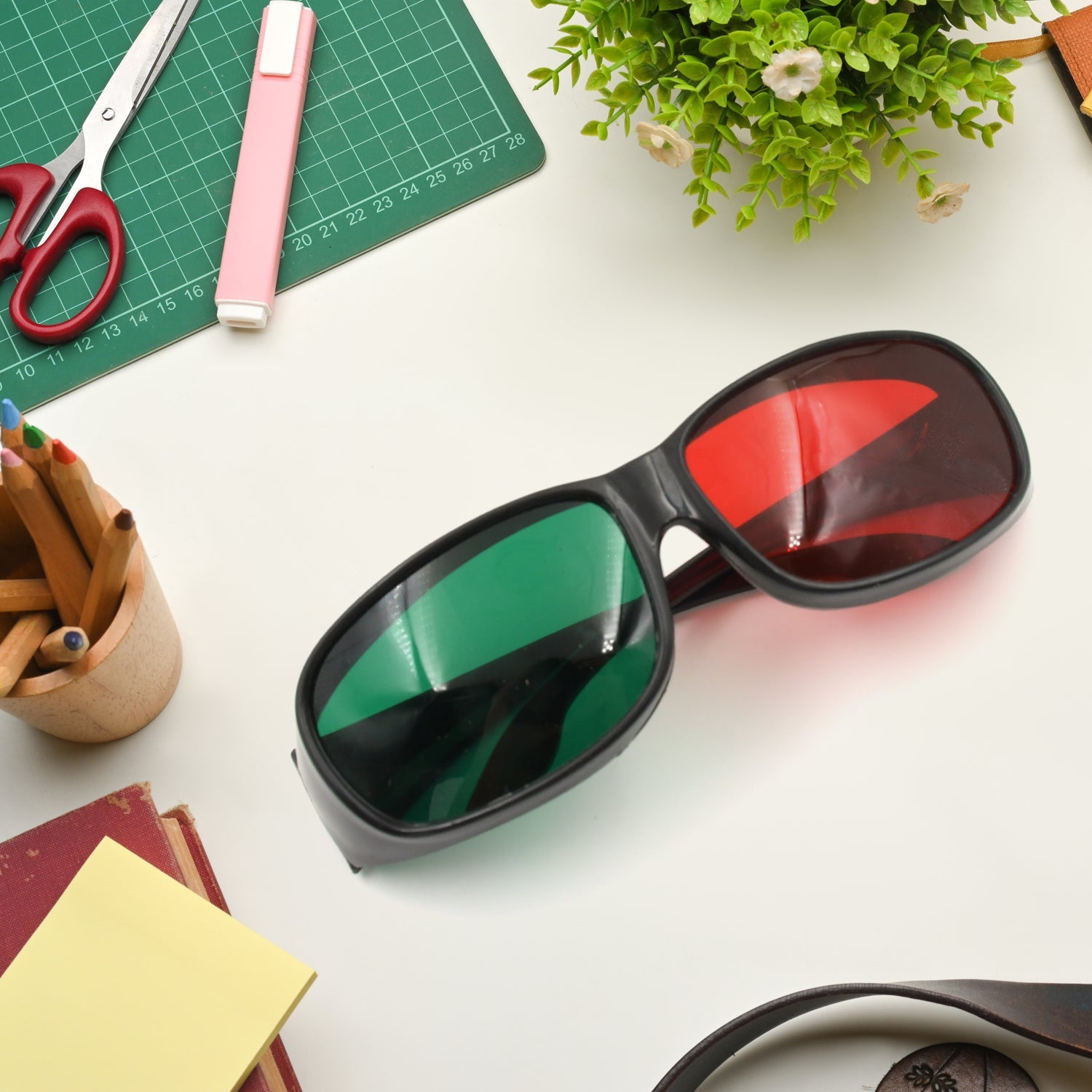 UV Protected Sunglasses,  classic Sunglasses for Men & Women, Lightweight, Both Outdoor and Indoor Use (1 Pc ) - Bhavnagar Deodap