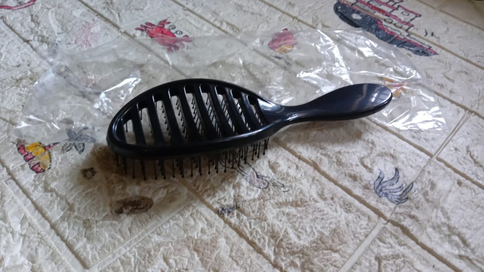Anti-static Scalp Massage Hair Brush Comb for Curly Straight Hair,  Womens Hair Brush Wet, Detangling Brush for Curly Hair Detangler, Wet Hair Brush Detangler, Girls Hair Brush (1 Pc ) - Bhavnagar Deodap