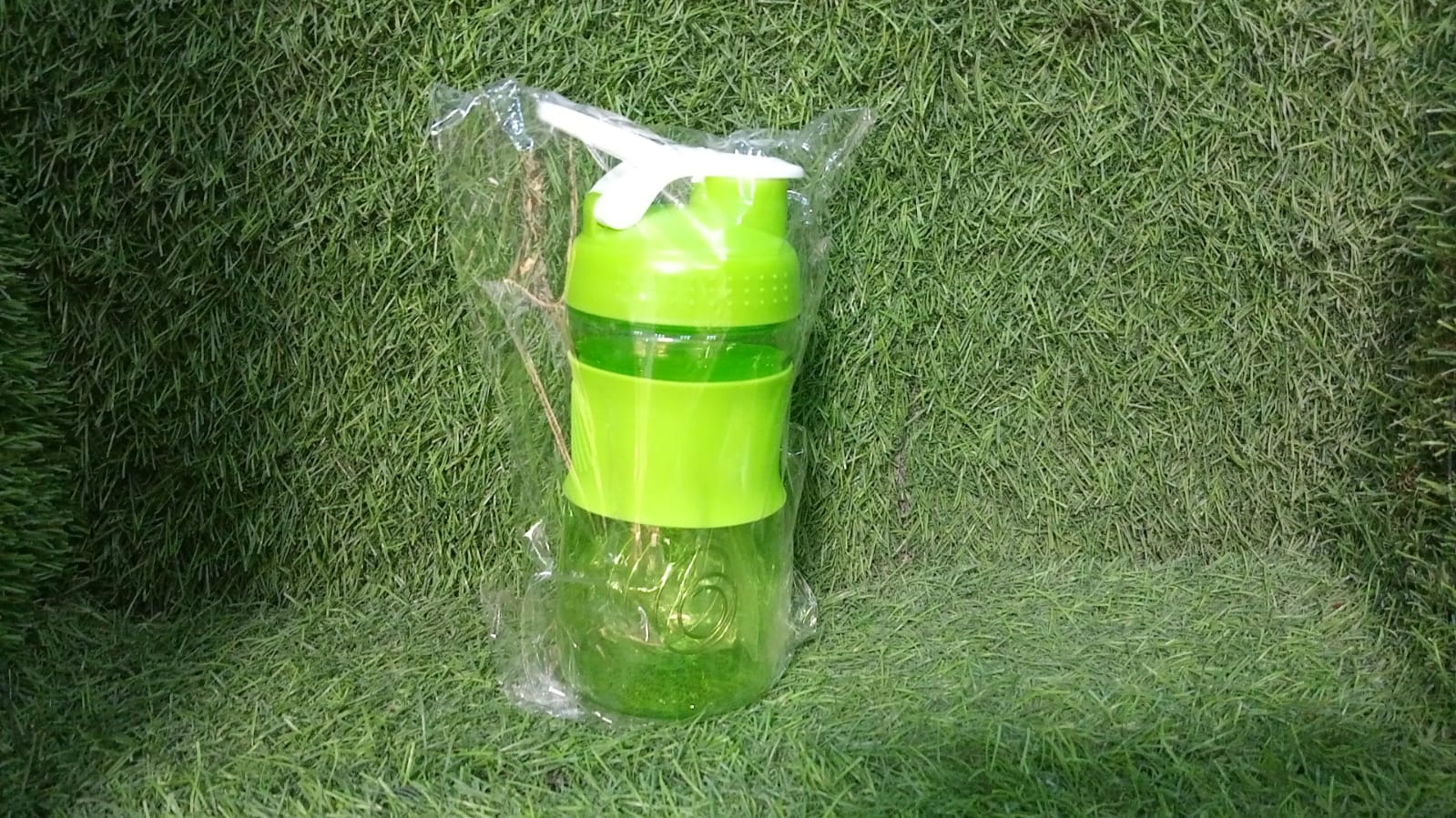 Shaker Bottle for Protein Mixes Pre Workout Shaker Bottles with A Small Stainless Blender Ball and Grip, BPA Free - Bhavnagar Deodap