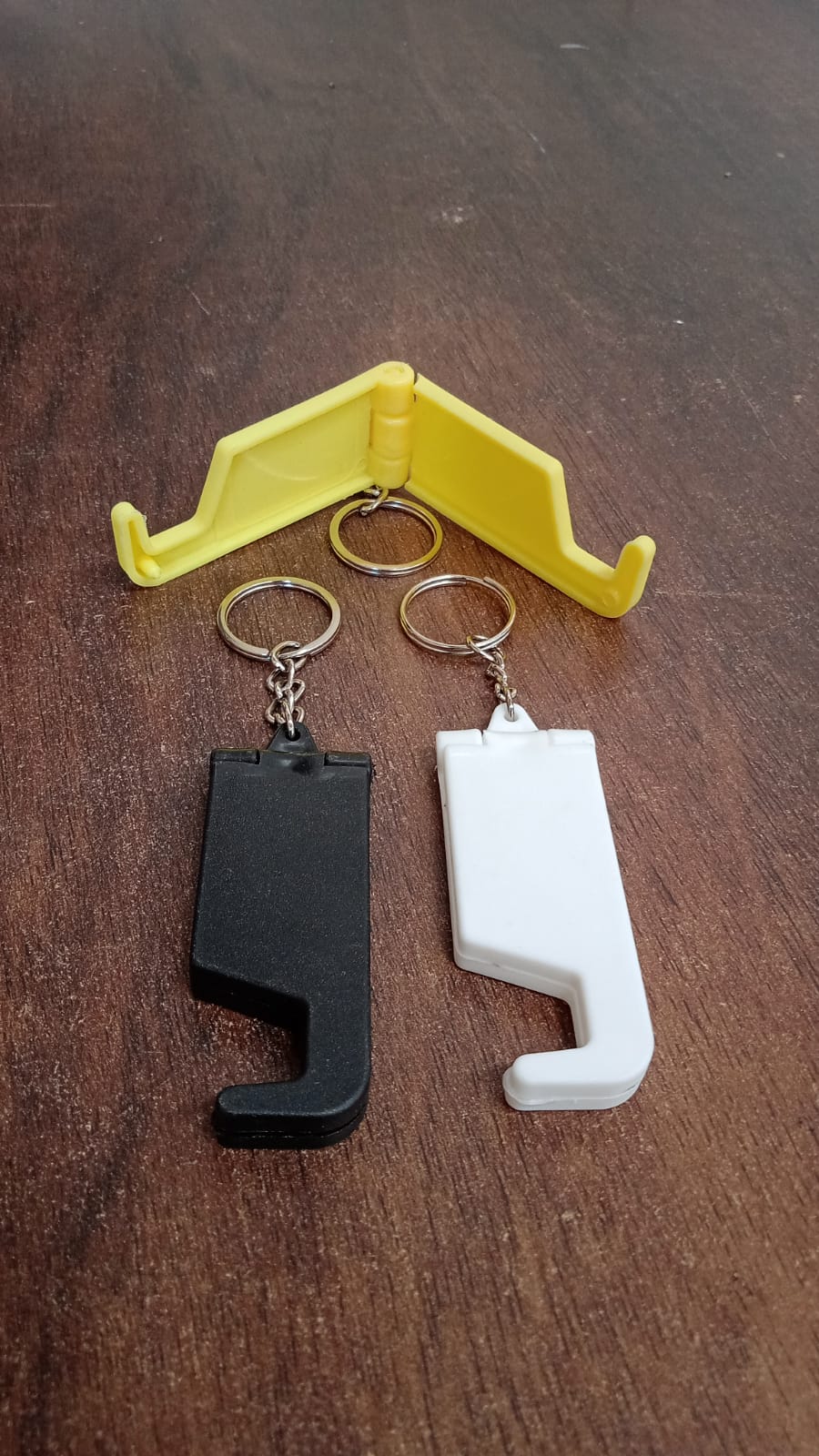 2 in 1 Plastic Keychain with Mobile Stand / Phone Holder (1 Pc / Multicolor) - Bhavnagar Deodap