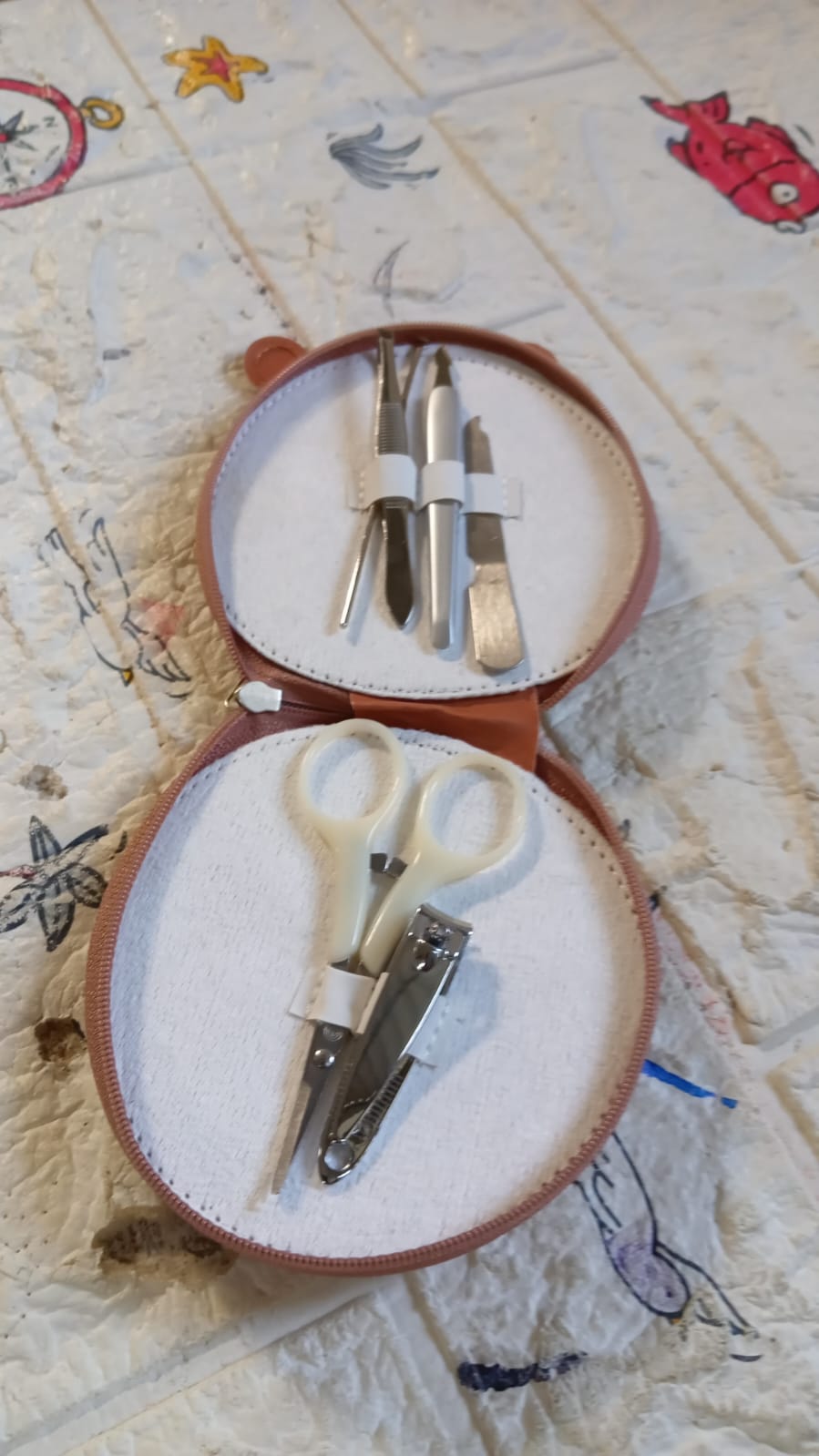 6in1 Nail Clipper Kit Fingernail Clipper, Manicure Set, Stainless Steel Nail Cutter Set ,Manicure Tool, Nail Clippers Care Tools with Lightweight and Beautiful Travel Case (6 Pc Set) - Bhavnagar Deodap