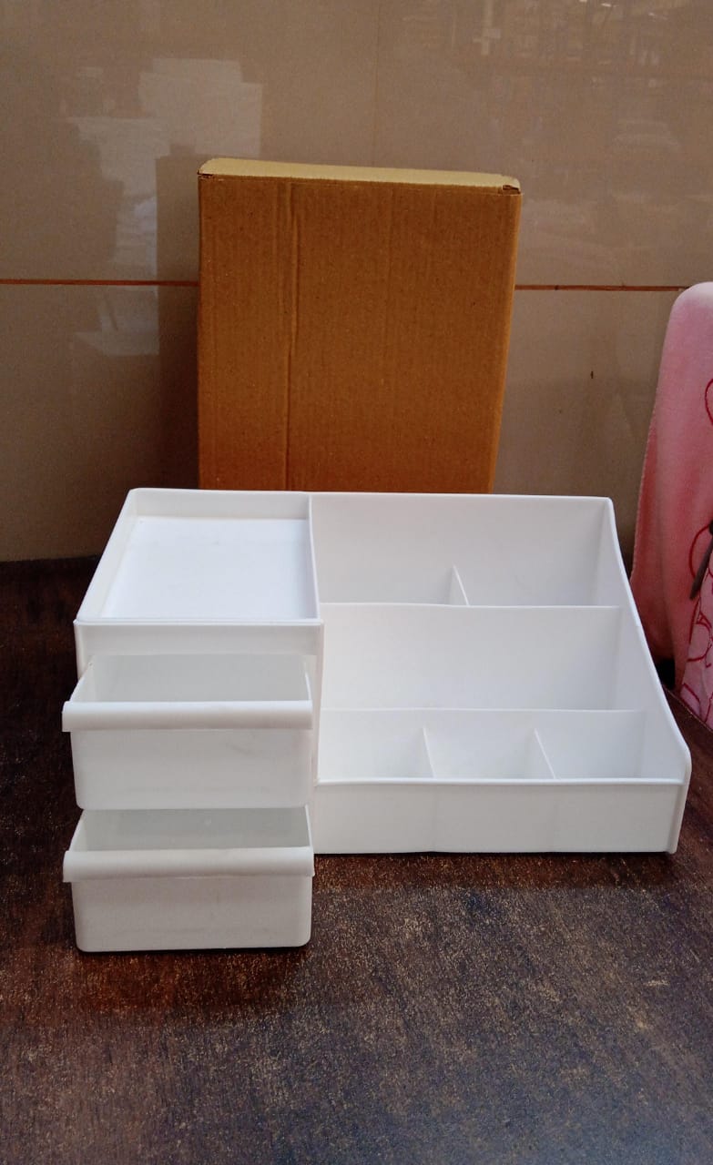 Large Capacity Desktop Cosmetic Storage Box (1 Pc / Mix Color)