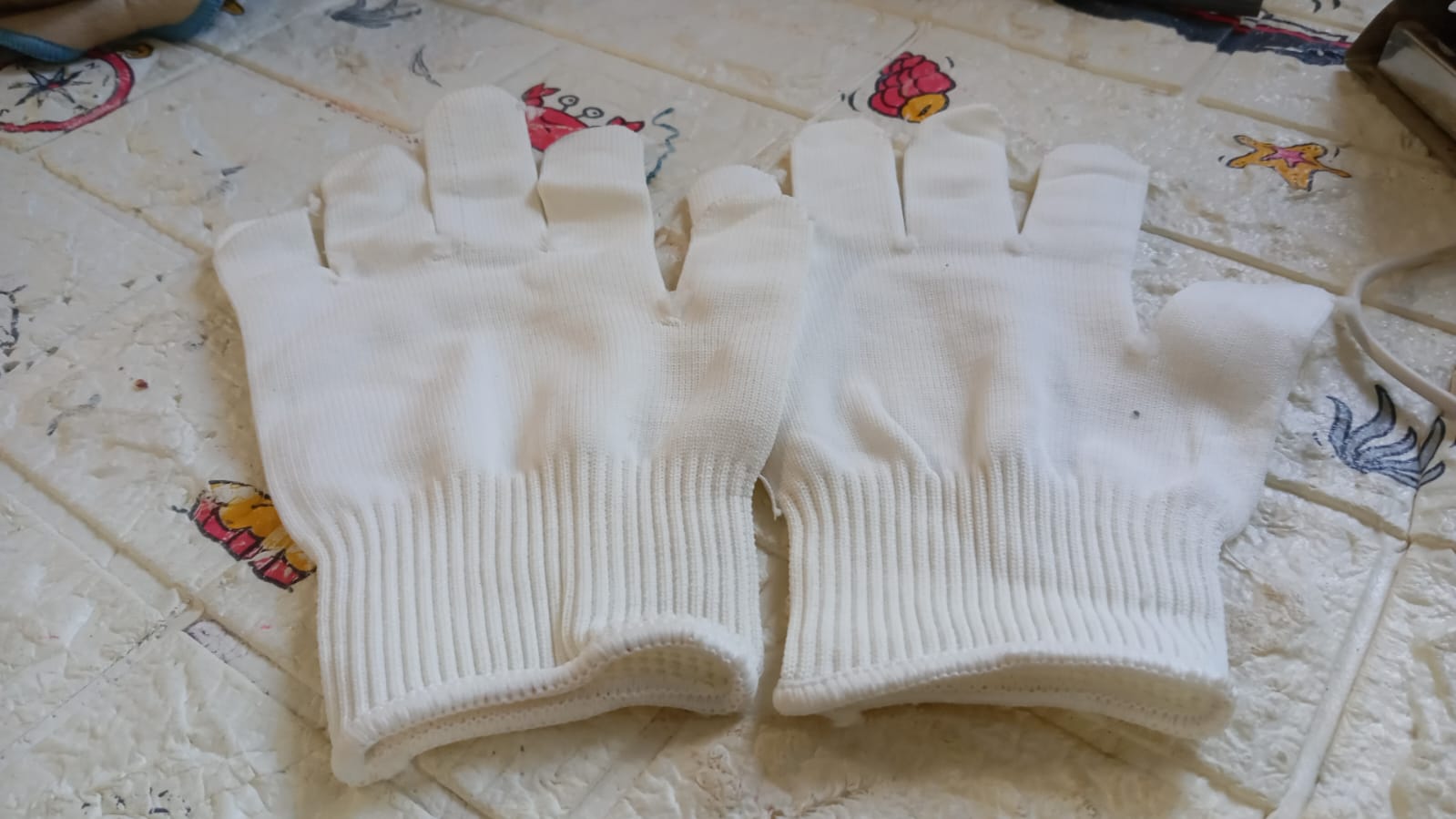 1 Pair Cut Resistant Gloves Anti Cut Gloves Heat Resistant Kint Safety Work Gloves High Performance Protection, Food Grade BBQ - Bhavnagar Deodap