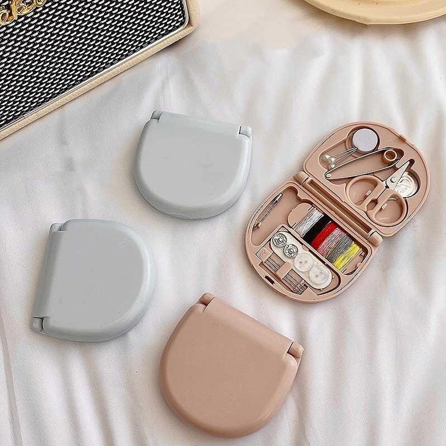 Mini Travel Sewing Kit DIY Sewing Portable Sewing Tool Kits Plastic Sewing Kit Box Beginner Friendly Emergency Sewing Repair Kit with Threads Scissors Hand Sewing Needles - Bhavnagar Deodap