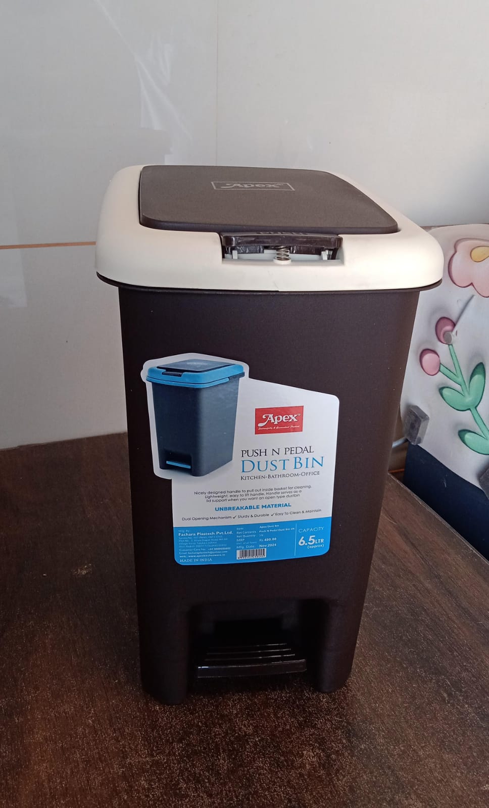 Hands-Free Operation, Compact Design 6.5 Liters (1 Pc / Mix Color)