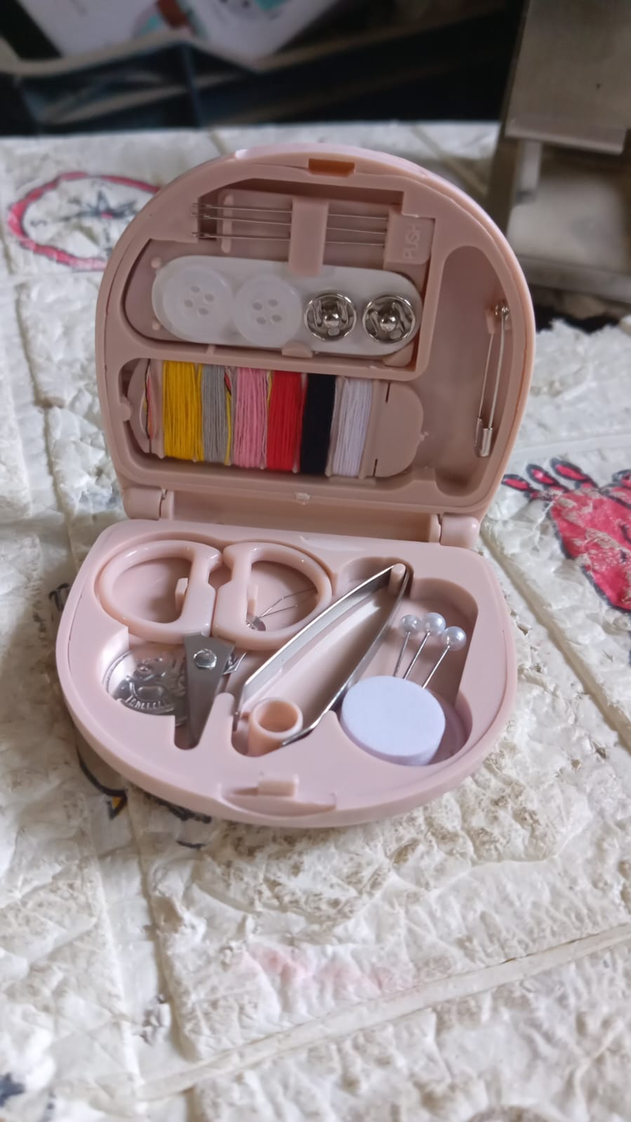 Mini Travel Sewing Kit DIY Sewing Portable Sewing Tool Kits Plastic Sewing Kit Box Beginner Friendly Emergency Sewing Repair Kit with Threads Scissors Hand Sewing Needles - Bhavnagar Deodap