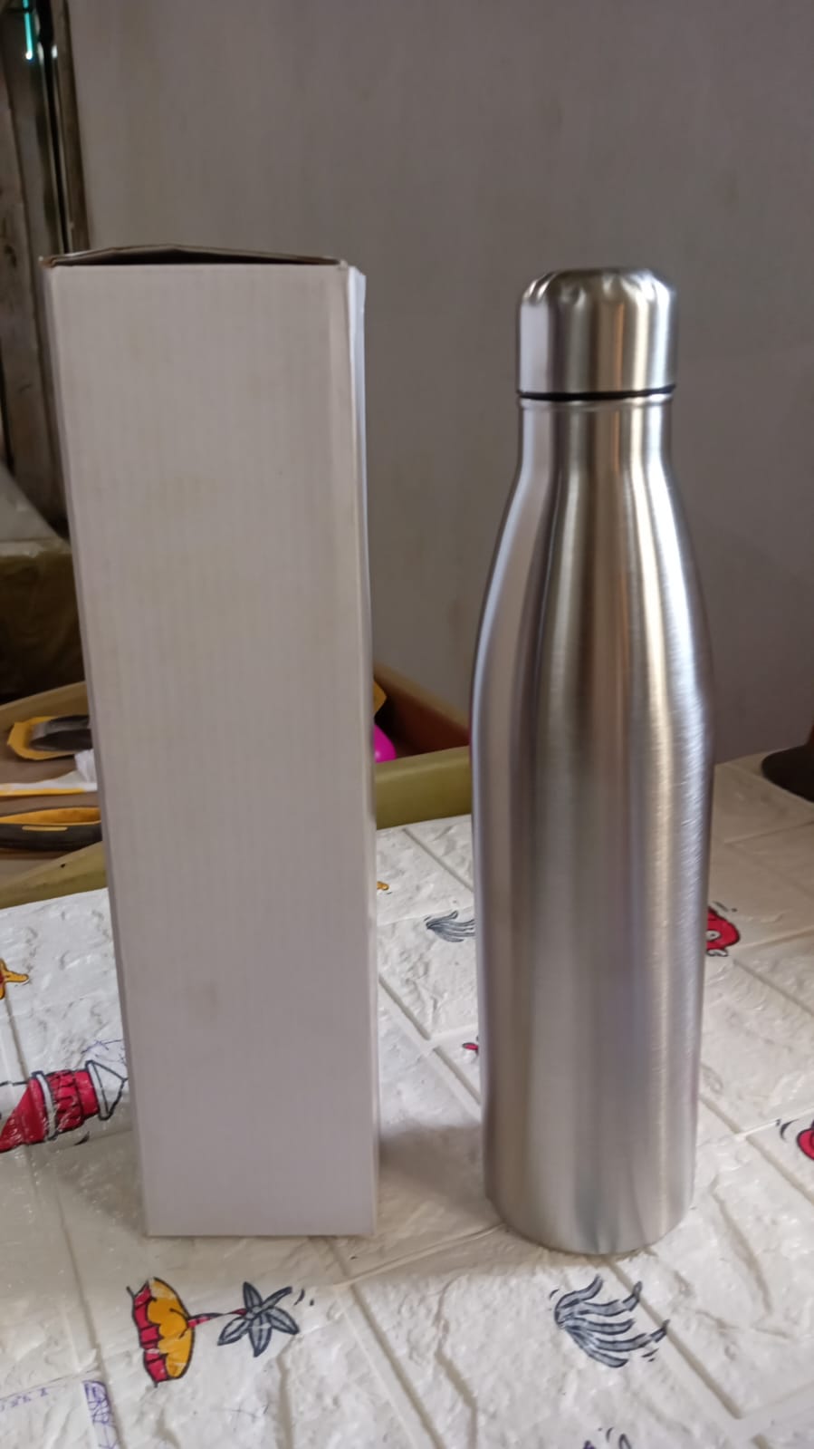 Classic Stainless Steel Water Bottle,Hot &amp; Cold Drinks, Gym Sipper BPA Free Food Grade Quality Silver Color, Steel fridge Bottle For office/Gym/School 1Ltr (Mix Color) - Bhavnagar Deodap