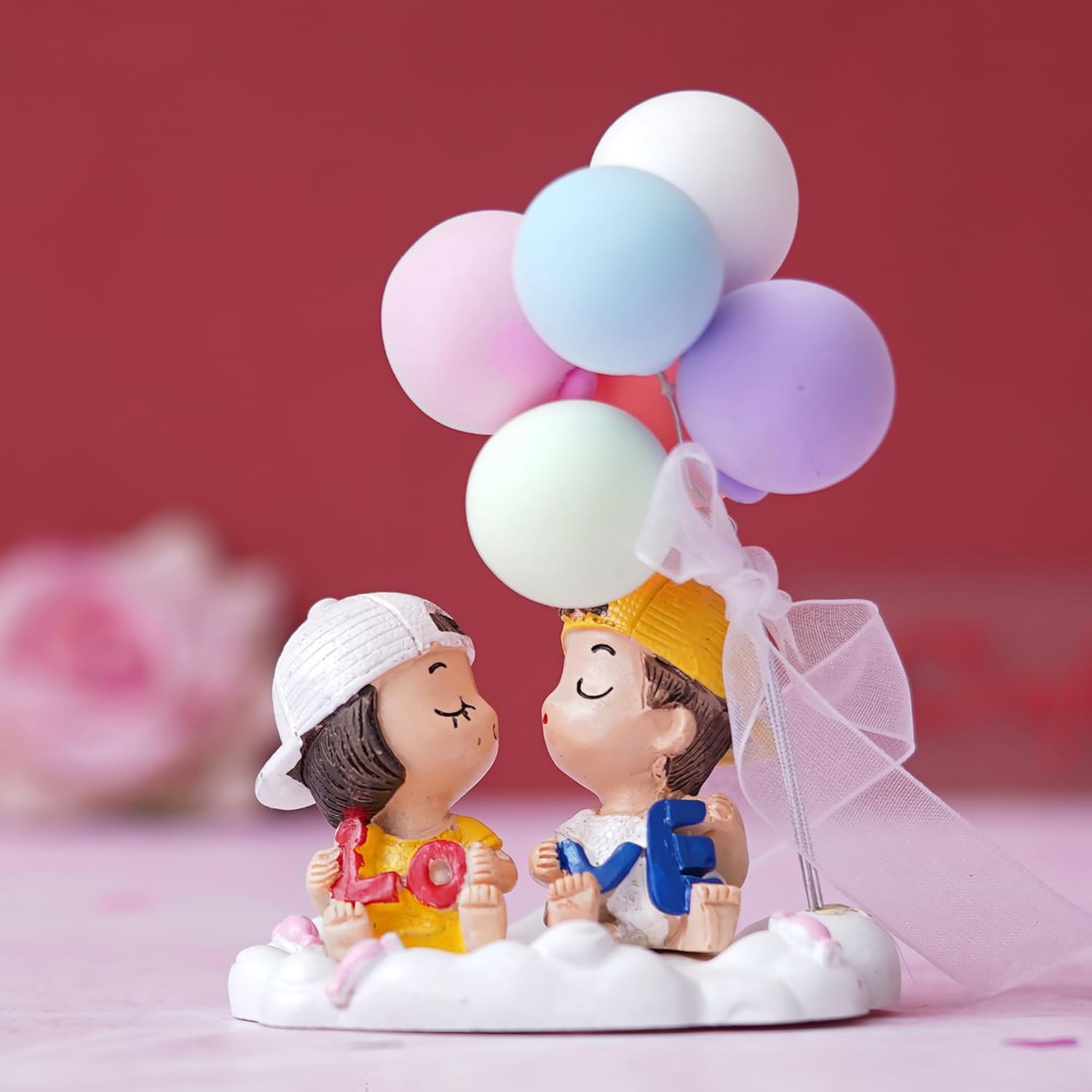 Cute Couple Statue with Balloons Decorative Showpiece - Valentine Gift for Girlfriend, Boyfriend, Husband, Wife - Bhavnagar Deodap