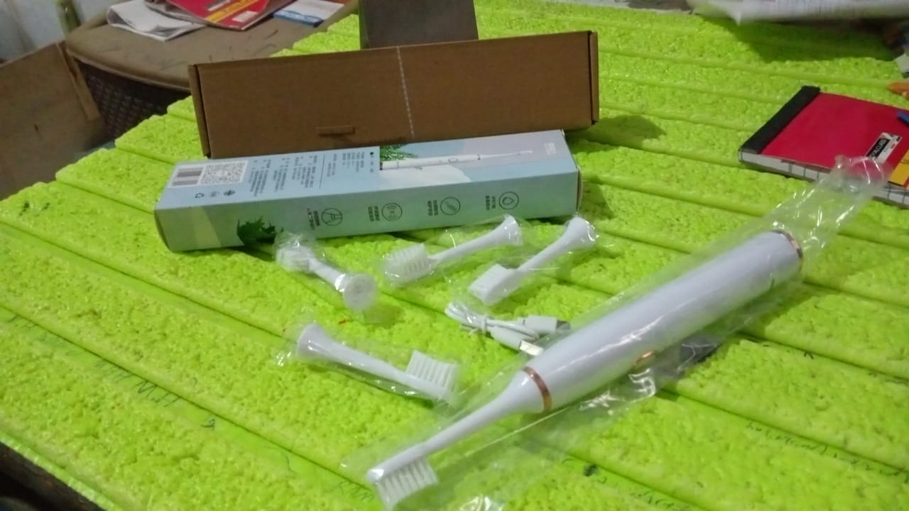 Adult Waterproof Electric Toothbrush with Extra 4 Toothbrush Head (1 Pc / USB Charging Operated / Mix Colour) - Bhavnagar Deodap