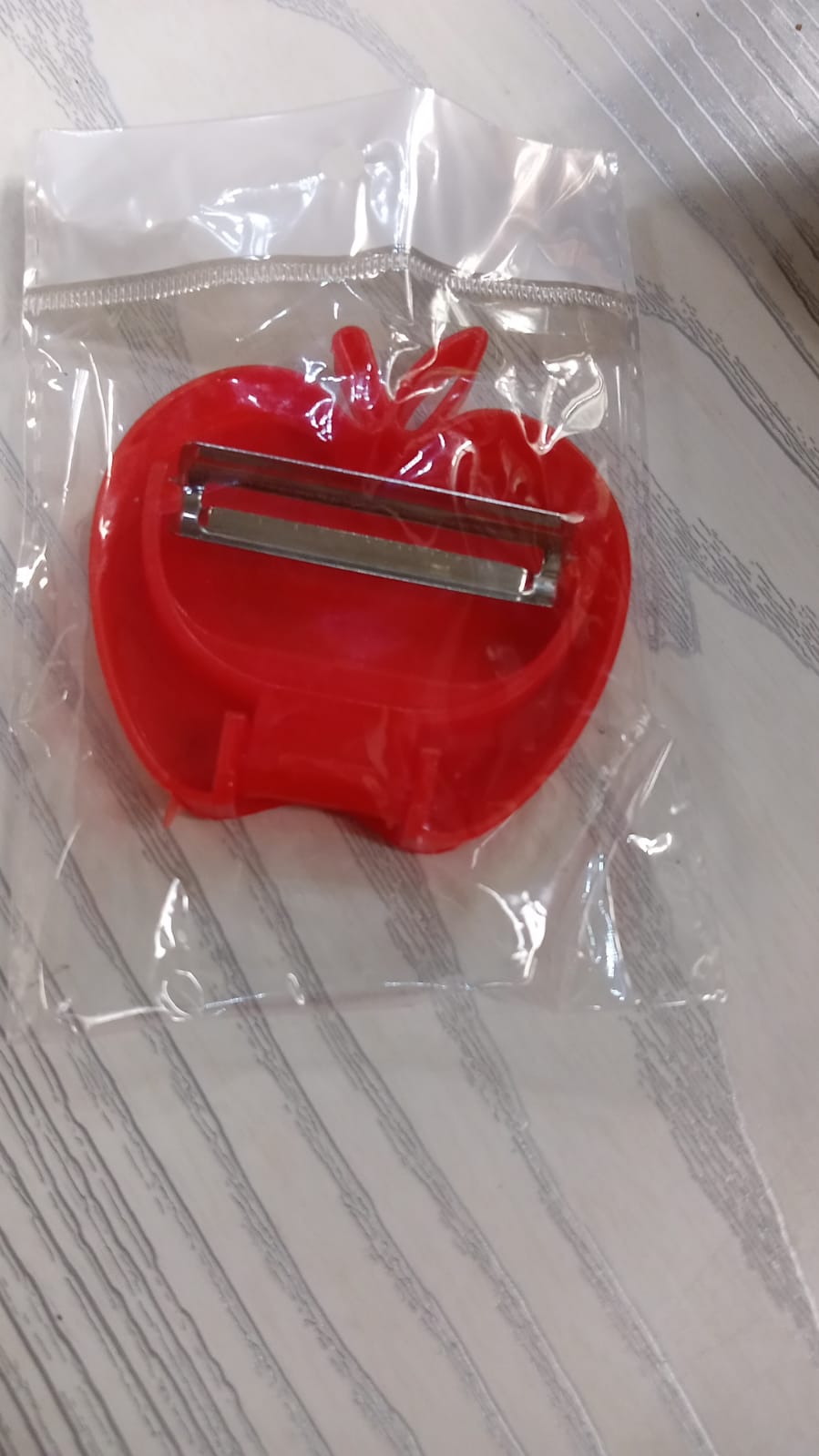 Apple Shaped Folding Peeler Vegetable Peeler for Kitchen, Home Fruit Peelers, Great for Peeling Potato, All Types of Vegetable - Bhavnagar Deodap