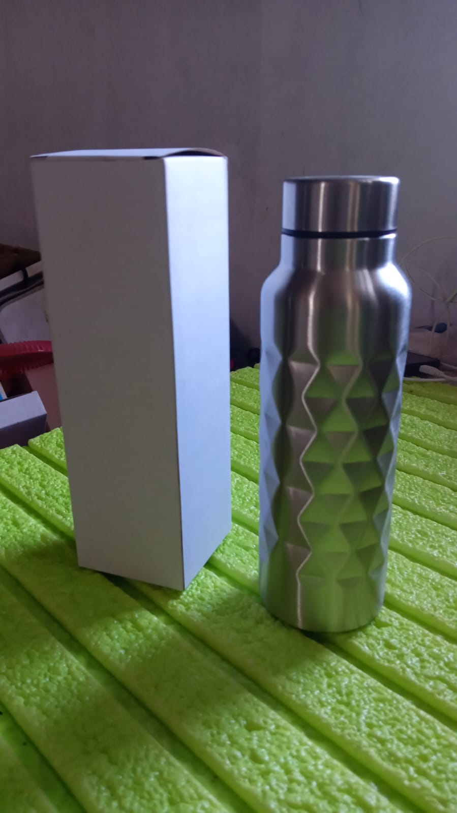 Stainless Steel Fridge Water Bottle, Diamond Design, Leak Proof, SS Water Bottle for Office, School, Gym, Refrigerator, and Home use (750ml Approx) - Bhavnagar Deodap