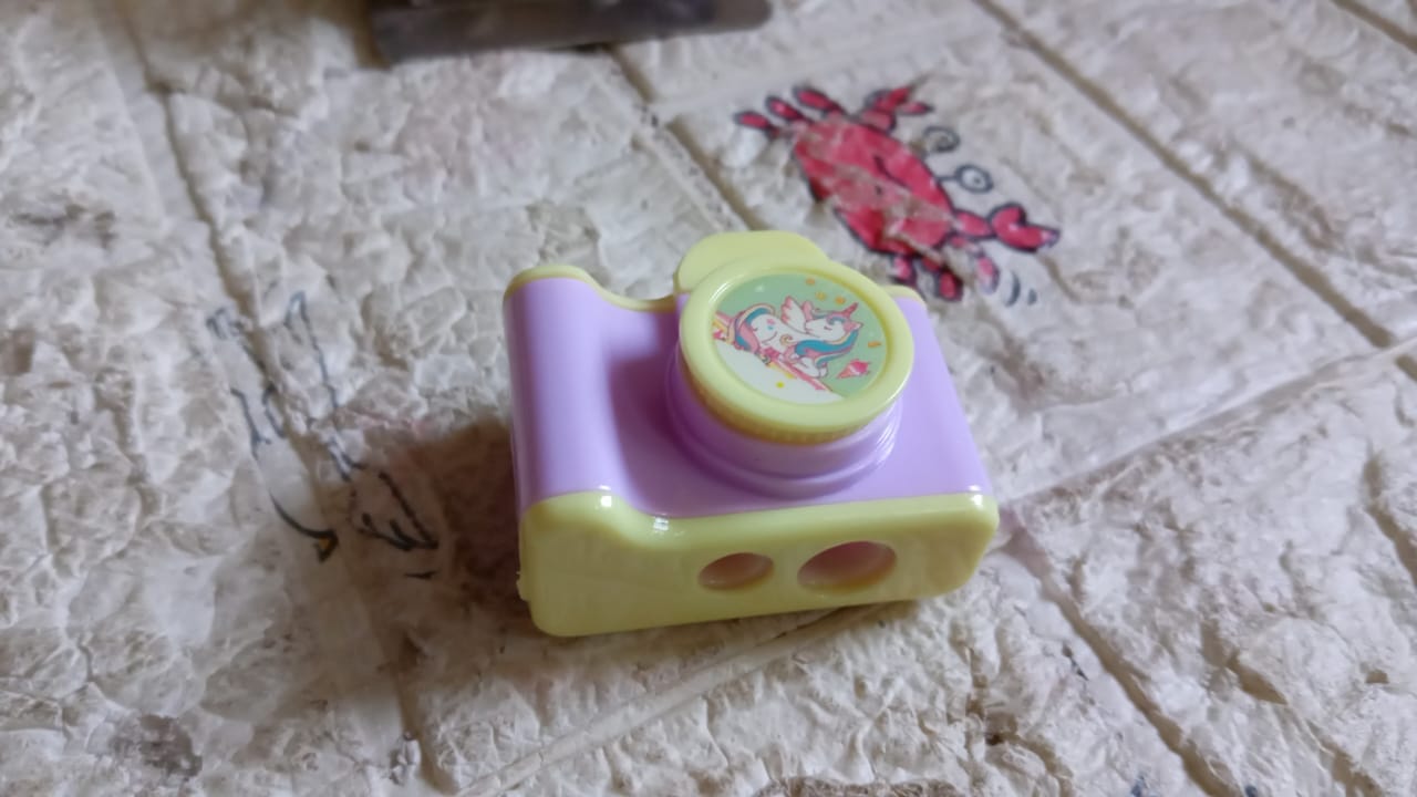 Fashionable and Convenient, Lightweight Manual Sharpener for Kids Boys Girls Birthday Return Gifts (1 Pc) - Bhavnagar Deodap