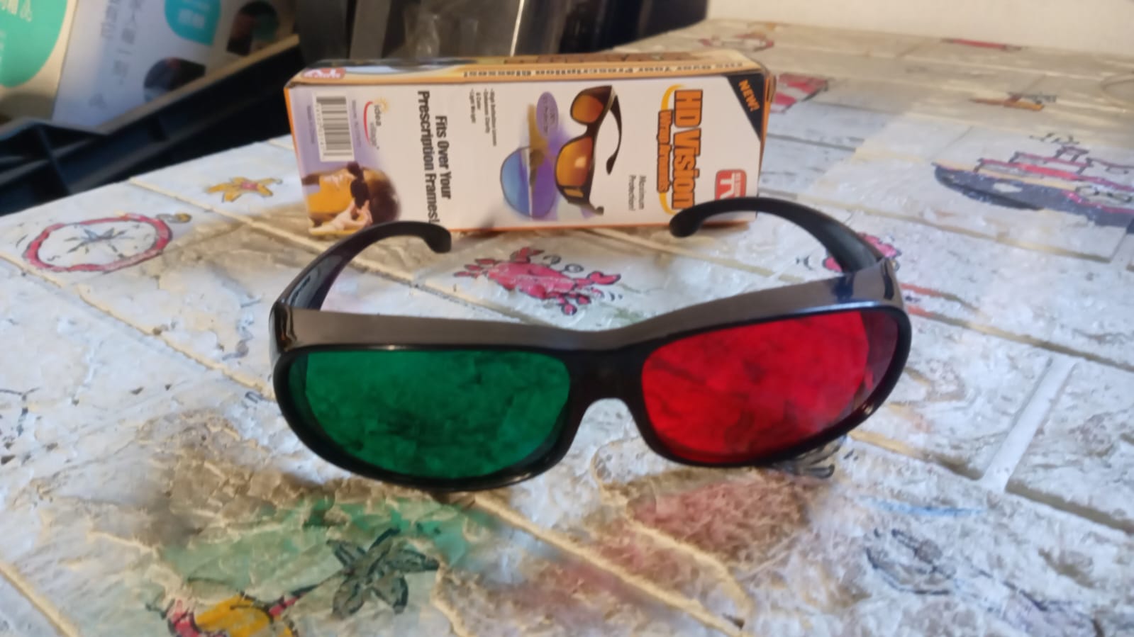UV Protected Sunglasses,  classic Sunglasses for Men & Women, Lightweight, Both Outdoor and Indoor Use (1 Pc ) - Bhavnagar Deodap