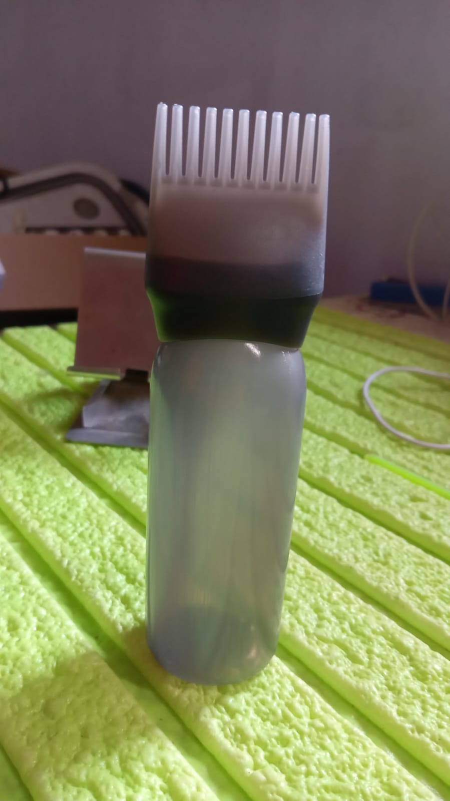 Comb Applicator Bottle, Hair Oil Applicator Bottle for Hair Dye Bottle Applicator Brush with Graduated Scale, Professional Brush Applicator Comb Hairdressing Coloring Styling Tool (1 Pc) - Bhavnagar Deodap