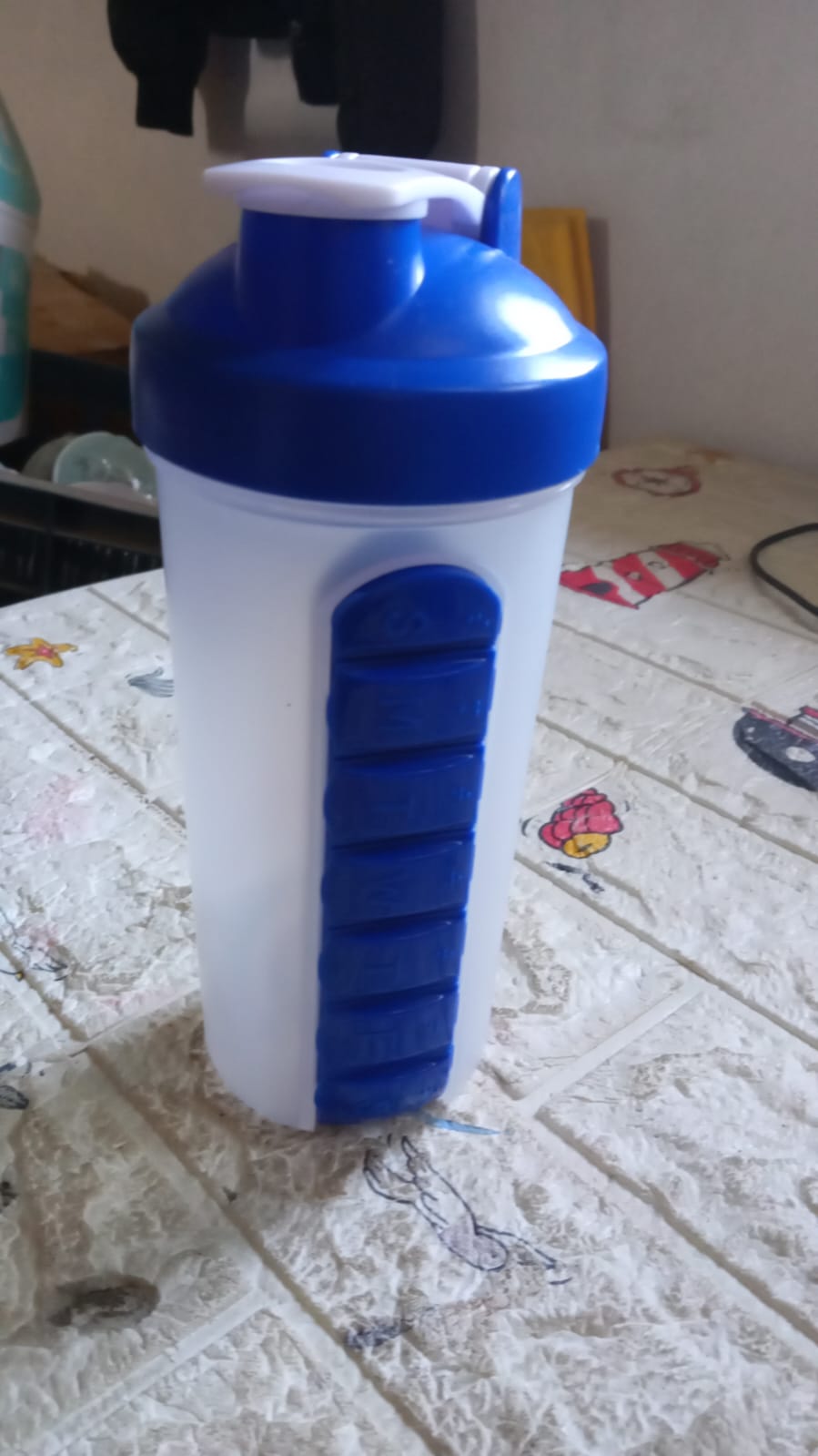 2 In1 Pill Shaker Cup Vitamin Holder Water Bottle with Pill Holder Daily Medicine Planner Shaker Water Bottle pillboxes Organizer pre Workout Shaker Fitness pp Bracket Portable (600 ML) - Bhavnagar Deodap