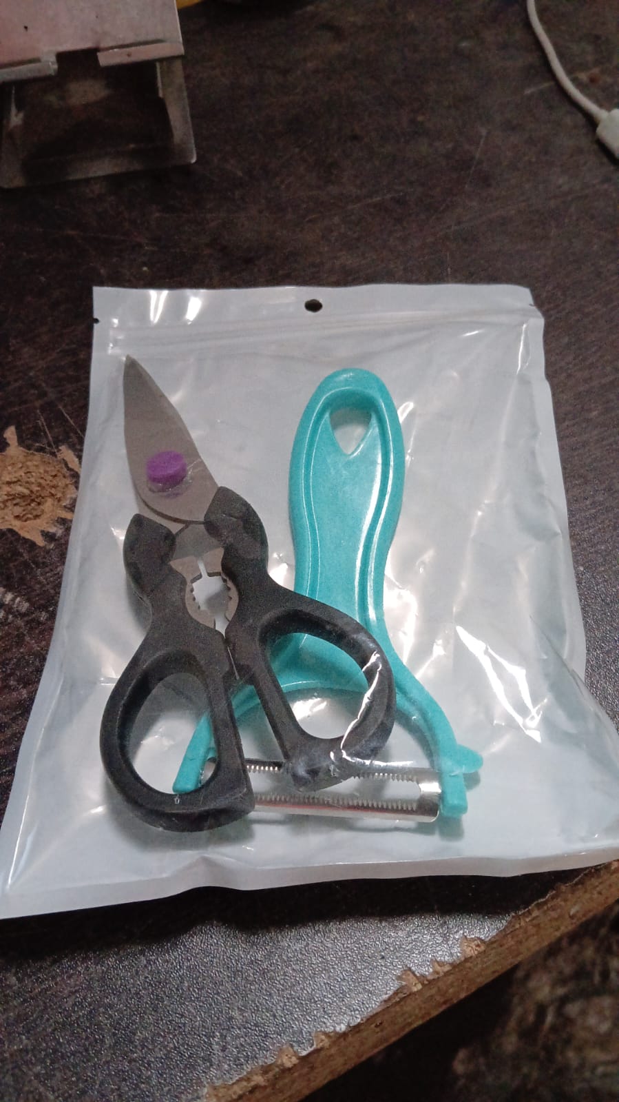 Stainless Steel Kitchen Scissors & Multipurpose Peeler (2 Pc Set / Scissor & Peeler) - Bhavnagar Deodap