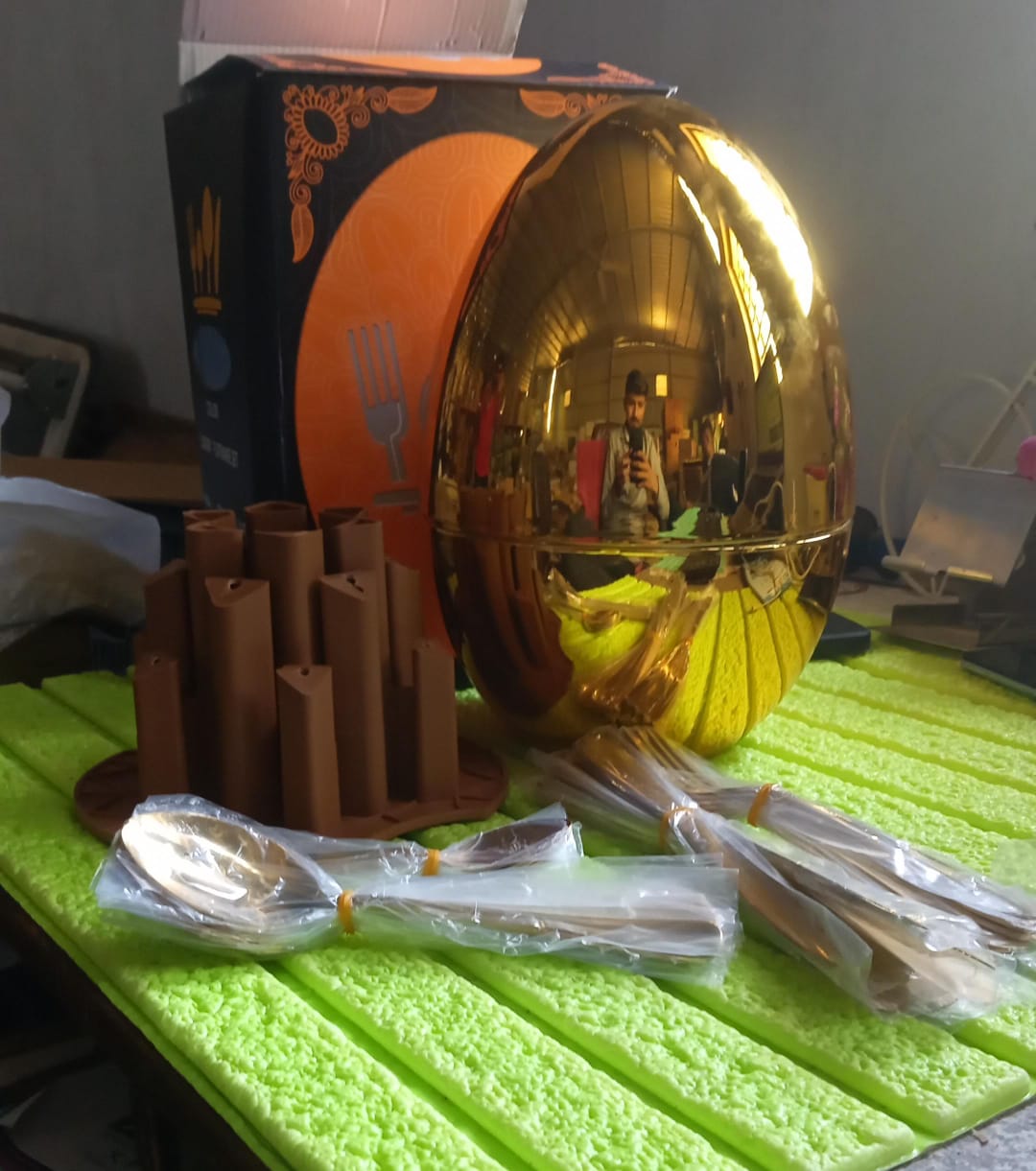 Beautiful Stylish Oval Designed Cutlery Sets, Egg-Shaped Luxury Spoon Holder Set  (Golden / 24 pcs set) - Bhavnagar Deodap