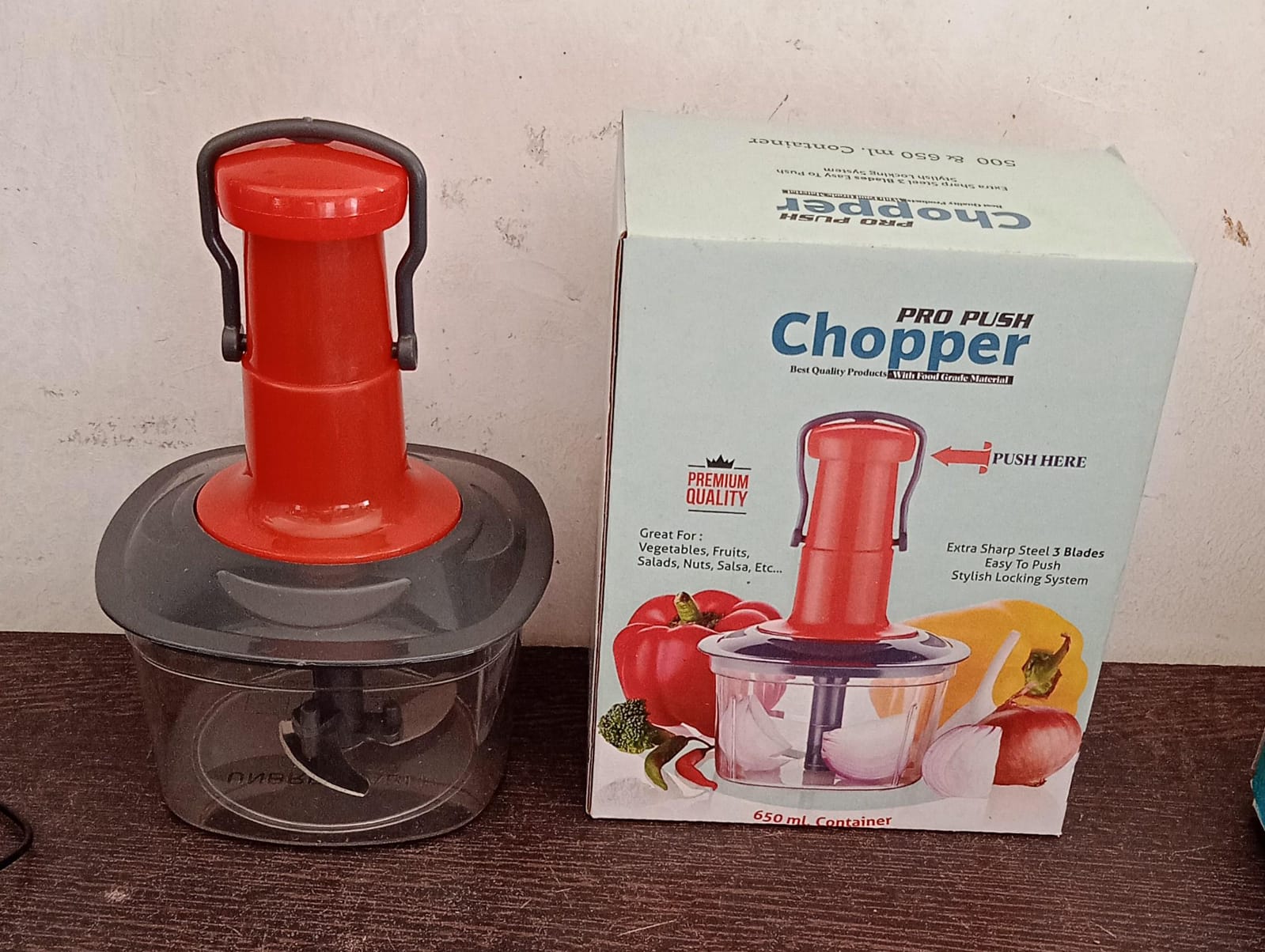 Manual Food Chopper (650ml): 3 Stainless Steel Blades, Locking System, Anti-Slip Base - Bhavnagar Deodap