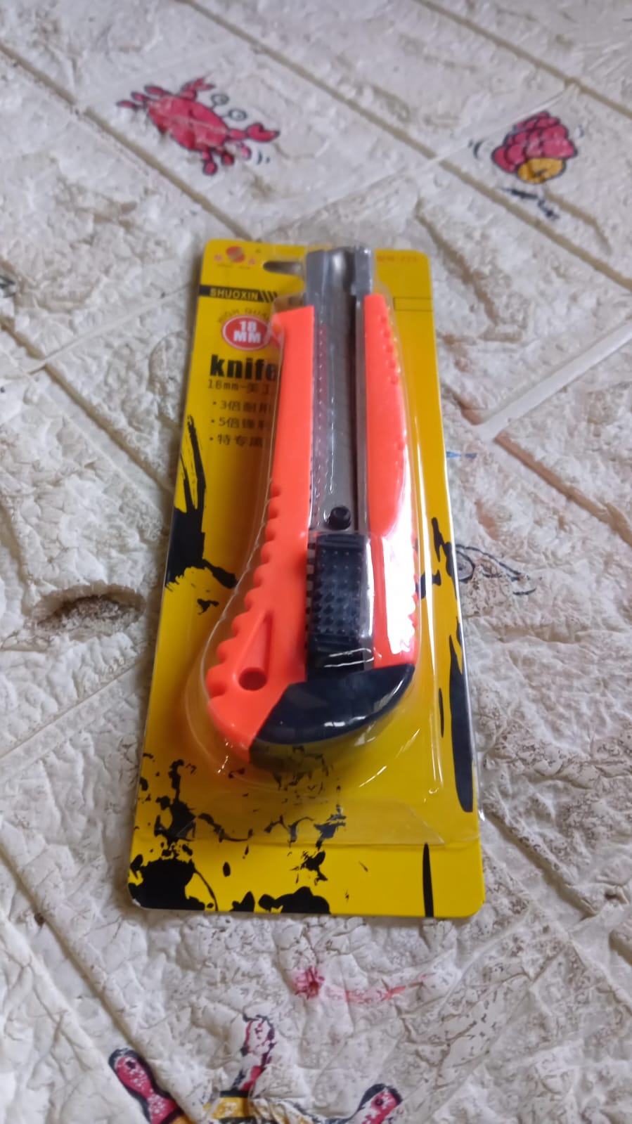 Multi-Use Iron Cutter, Cutting Blade and Precision Knife Blade, Utility Knife - Heavy Duty Industrial Cutter Knife (18mm) - Bhavnagar Deodap