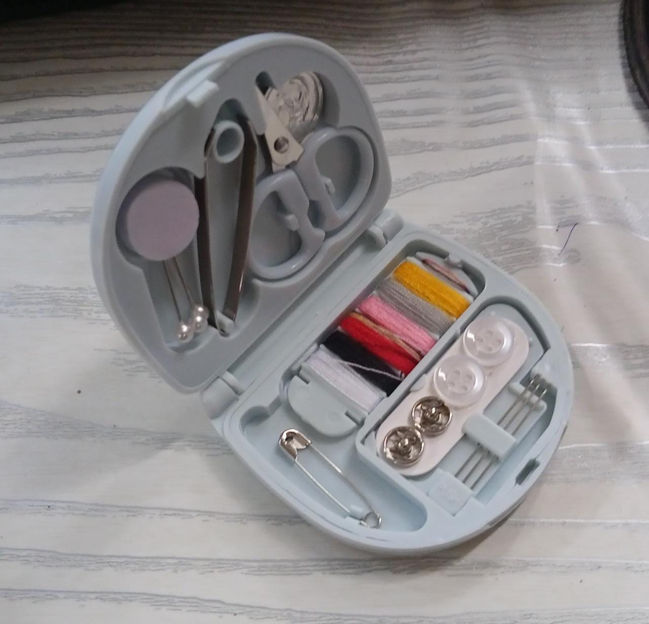 Mini Travel Sewing Kit DIY Sewing Portable Sewing Tool Kits Plastic Sewing Kit Box Beginner Friendly Emergency Sewing Repair Kit with Threads Scissors Hand Sewing Needles - Bhavnagar Deodap