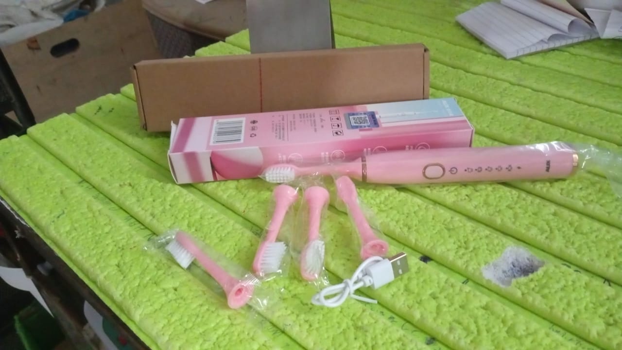 Adult Waterproof Electric Toothbrush with Extra 4 Toothbrush Head (1 Pc / USB Charging Operated / Mix Colour) - Bhavnagar Deodap