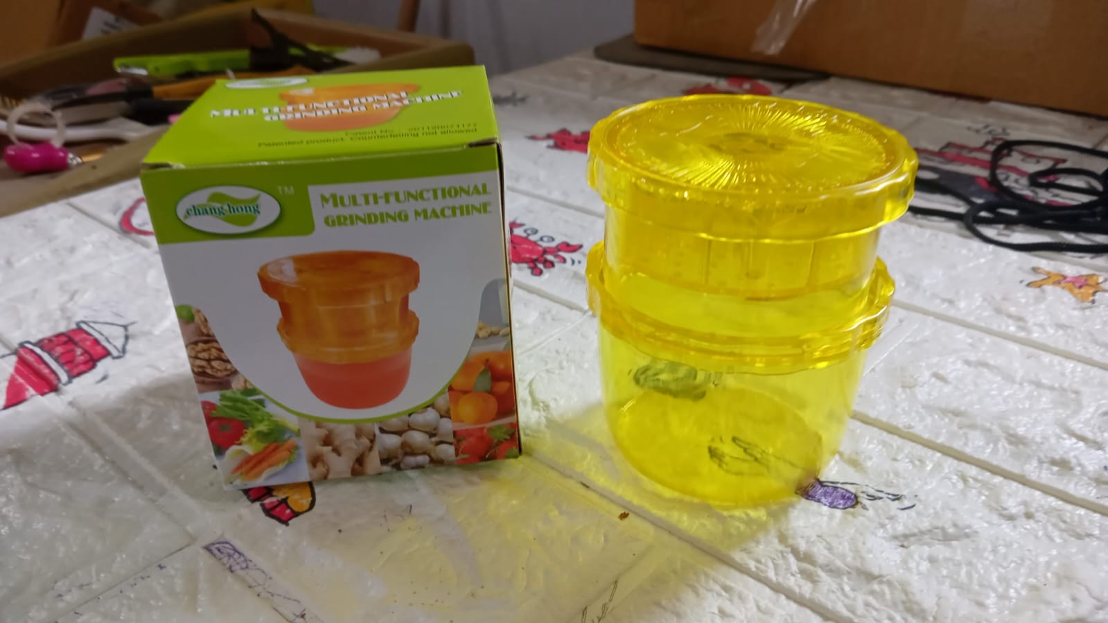 Multi-Function Grinding Machine 2 In 1 Portable Manual Citrus Juicer for Grind ginger And garlic Slurry, Fruit Squeezer, Squeeze Soy-bean milk, Vegetable Salad. Juice Cup Child Healthy Life Potable Juicer Machine - Bhavnagar Deodap