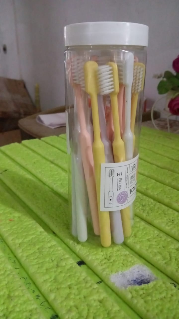 Plastic Toothbrush With Plastic Round Box (20 pcs Set) - Bhavnagar Deodap
